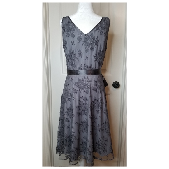 TAHARI ASL Lace Dress - Sleeveless - Knee-Length - Special Occasion - Picture 2 of 5